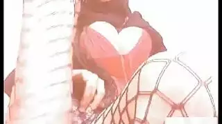 بنت هايجة تمارس العادة السرية