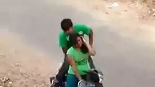 اخي يمارس الجنس معي عندما كان يحملني بين ذراعيه