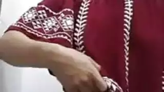 معربية تستعرض طيزها