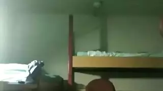 ميلف تاتي من العمل متعبة تخلع ثيابها وينيكها ويمص اصابع