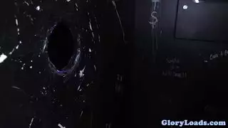 ينيكها خلف ستار الحمام