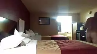 نيكي فوكس في مص قوي وتلقي السائل على الوجه