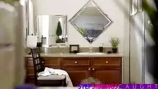 ينيك اخته الجميلة المراهقه ويقذف في كسها