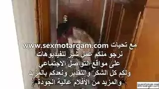 خادمة معاقبة تنالها عربة رجال مثارين