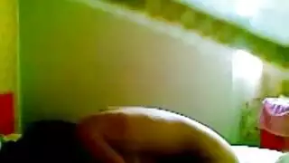 هي تأخذ كل بوصة في هذا المقطع البورن العربي الخشن