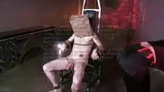 الروسية تقعد بطيزها الكبيرة على الزب