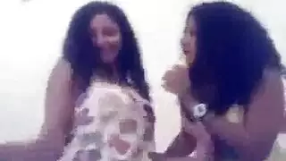 مقطع إباحي عربي: حديث فاحش لبنات عاهرية وجنس شرجي