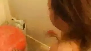 حركة إكس إكس إكس مكثفة: فتاة آسيوية تأخذ قضيبًا هائلاً