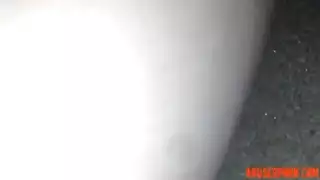 الأم المثيرة تأخذ قضيباً بدلاً من تدليك مهدئ
