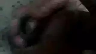 ام تستيقظ البن في الحمام