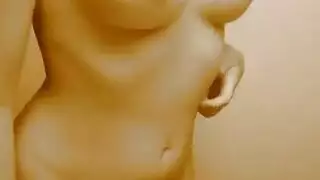 الكاميرا تلتقط شقراء عارية قبل أن يمارس معها عشيقها جنسًا عنيفًا