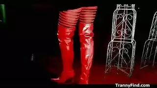 مشهد ترانس إكس إكس إكس: جوارب شبكية وعملية مقص