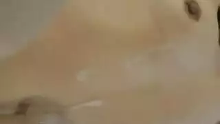 الفتاة اليابانية لا تستطيع الحصول على ما يكفي من القضيب