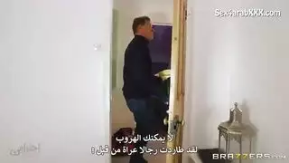 محاصرة ومضاجعة بقوة داخل صندوق فيلم إباحي كامل