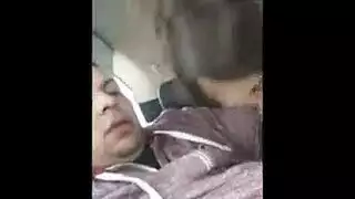 مص زب في السيارة