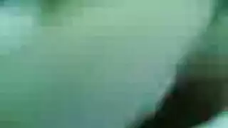 شفرات مهبل داكنة تمسك بقضيب عربي في فعل إباحي عنيف