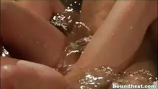 كلبتي تفرك كسي و يخرع الماء