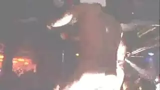 شاب اتصل علي صديقه مكلمه عشان اشوف اختي نايمه عريانه
