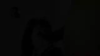 يمزق مراهقه