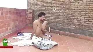 صديقات شابات تبللن في فيلم سحاقي صريح