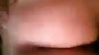 ثنائي متزوج ساخن في مشهد قذف داخلي صريح في غرفة النوم