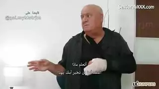 خادمة منزلية منحرفة تعطي المراهق ضربات شرجية قاسية