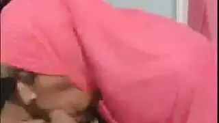 حفلة نيك محجبة: ضرب قاسي في وضعية الكلب والتبشيرية