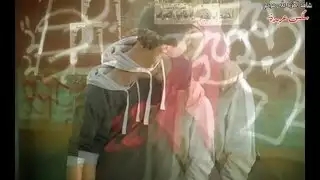 تحية موسيقية إكس إكس إكس لفتحاتها
