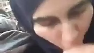 خيال عامل المزرعة: مص عميق في حقل القمح