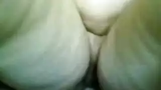 عامله النظافه الساخنه