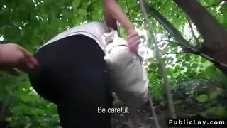 أثداء عملاقة وهزازات قوية: خيال جنسي صريح لسمراء