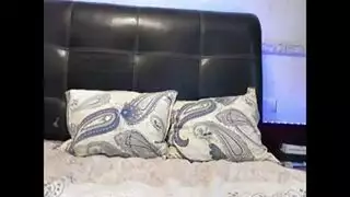 صغيرة ياباني يعلمها لعبة جديدة