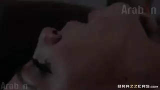 جوني يغوص عميقاً في فرج أبيجيل المبلل مشهد إباحي كامل
