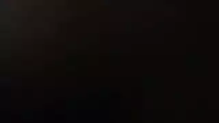 شقراء مثيرة تمص وتنك قضيب عازف وسيم ضخم