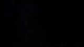 يداعبه في النوم