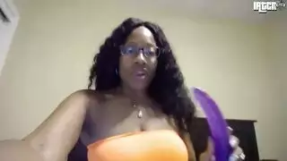 بنت عمي تستعرض جسمها نار