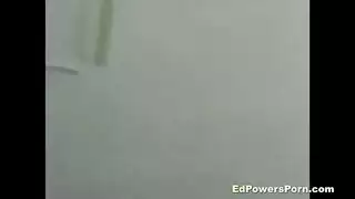 نائب الرئيس يسدد دينها بتغطيتها بسائله المنوي