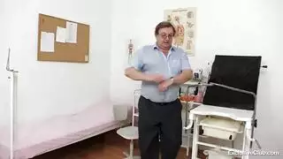 تمارين شرجية من لوسيانا ألكسندر بأحذية حمراء