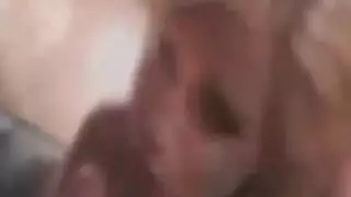 مص قضيب وجنس جامد مع امرأة ساخنة جداً