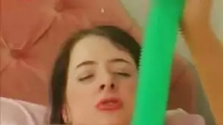 امرأة سمراء بريطانية ، lelu love حصلت على ممارسة الجنس في الحمير أثناء الركوع بينما تمتص دسار
