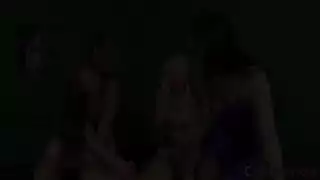 جنس جماعي صريح مع مجموعة من العاهرات المنحرفات
