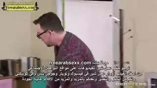 أمسك به وهو يستمني، زوجة الأب تطلب قضيباً حقيقياً