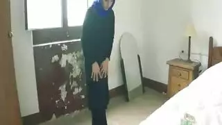 لبن بنت ١٢ سنه