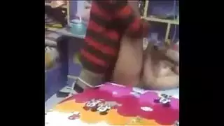 يدلكها من الخلف ويبعبصها وهى مربوطه فى السرير