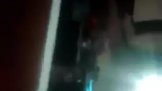 جزائري ينيك نقش و يدخل زبو في الترمة و يحلها و الشاب المنيوك يبنيط