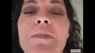 يدخلها بعمق حتى تصرخ من المتعة