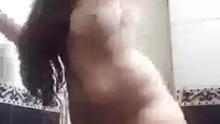 الفتاة المغربية الحارقة تُدك بعمق في مهبلها