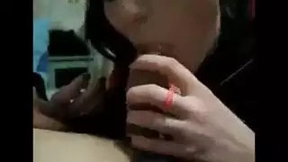 فم ريهام يتلقى الضرب في هذا المقطع الخام لمص الزب