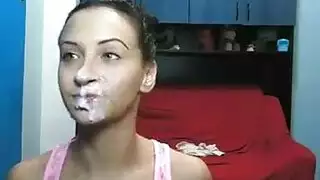 الثدي الطبيعية الكبيرة وقحة كاميرا حية