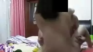 مصّ وقوف مزدوج من ميلفين جائعتين على فحل أكبر سناً